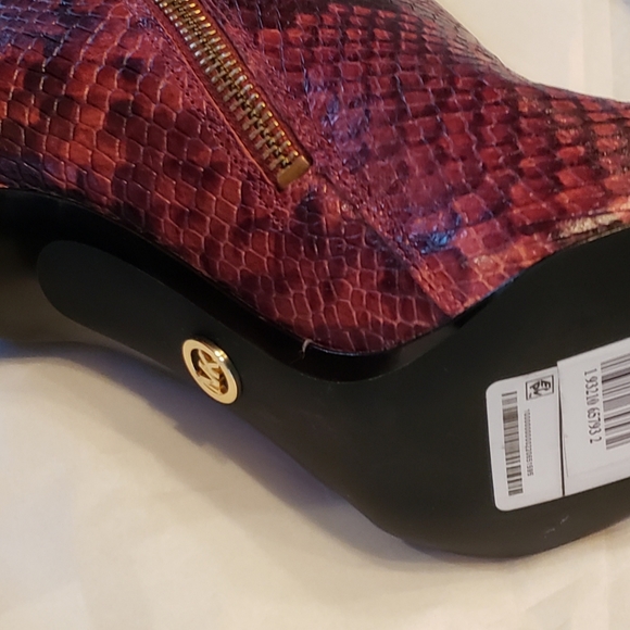 Michael kors snakeskin boots size 6.5 - Picture 3 of 3